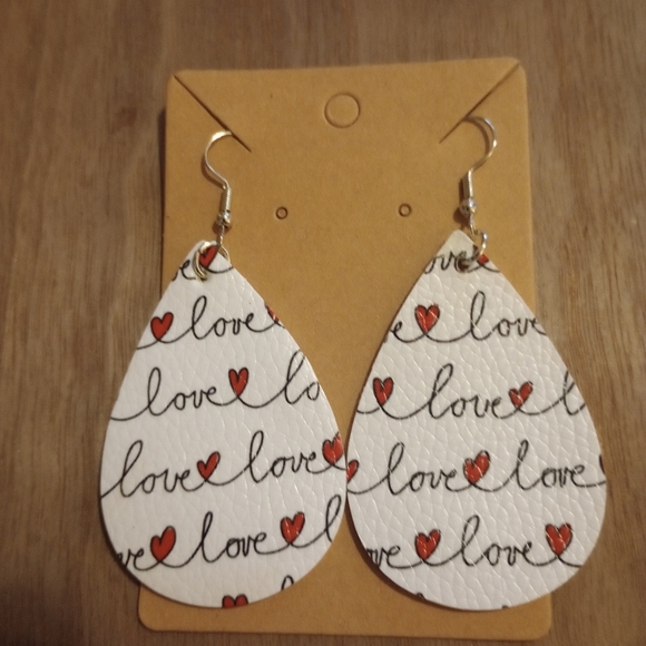 Love 💕 teardrop earrings - Picture 3 of 5